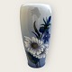 Royal 
Copenhagen, 
Vase mit 
Gänseblümchen 
und 
Glockenblume, 
17,5 cm hoch, 
10 cm 
Durchmesser, 
...