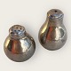 Just Andersen, 
Salz- und 
Pfefferset aus 
Zinn, 6,5 cm 
breit, 7,5 cm 
hoch, 
gestempelt Just 
2190 ...