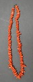 Korallenkette, 
20. 
Jahrhundert. L: 
42 cm.
