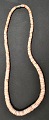 Korallenkette, 
20. Jh. 
Weiße/hellrote 
Korallen. L.: 
40 cm.