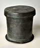 Round pewter 
tobacco tin, 
18th century 
Denmark.
