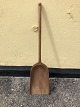 Large wooden 
shovel, small 
crack in the 
shovel blade 
otherwise nice 
patinated 
condition, 
Length ...