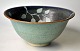 Schønheyder, 
Eva (1943 - ) 
Dänemark: 
Schale aus 
Steinzeug. 
Glasur in 
Blau/Schwarz 
und Grün mit 
...