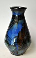 Danico-Vase, 
Dänemark des 
20. 
Jahrhunderts. 
Rottöne mit 
blauen, 
ebereschenfarbenen 
und braunen ...