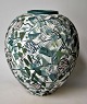 Dänischer 
Keramiker (20. 
Jahrhundert), 
Vase. Vase aus 
Porzellan mit 
Dekor aus 
Blättern und 
...