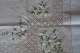 An altes 
Tischtuch
Mit Stickerei 
in Farben, - 
handgemacht
Um 126cm x 
125cm
In gutem ...
