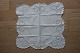 An altes 
Tischtuch
Mit Stickerei 
in Weiss, - 
handgemacht
Um 60cm x 56cm
In gutem ...