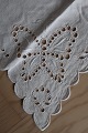 An altes 
Tischtuch mit 
Schmetterling-
Motiv
Mit Stickerei 
in Weiss, - 
handgemacht
Um 52cm x ...