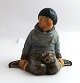Königliches 
Kopenhagen. 
Porzellanfigur. 
Grönländischer 
Junge. Modell 
12419. Höhe 9,5 
cm. (1 Wahl).