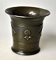 Just Andersen 
becker, 1926 - 
1929, Dänemark. 
Design: 107. 
Disco-Metall - 
patiniert. An 
den ...