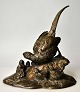 Unbekannter 
Künstler (20. 
Jahrhundert): 
Bronzefigur 
eines Fasans 
mit Hühnern. H: 
22 cm. B: 23,5 
...