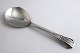 Georg Jensen. 
Silberbesteck 
(925). Relief. 
Servierlöffel. 
Länge 20 cm. 
Produziert 
1933-1945.