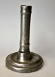 Dänische Zinn 
leuchter, ca. 
Um 1800. 
Glatter Stamm. 
Ungestempelt. 
Höhe: 15,8 cm.
Mit Gravur am 
...
