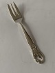 Rømø Cake fork 
Silver stain
Length 14.8 cm
Danish Cutlery 
Silver Plate 
Dana DFA
Used, well ...
