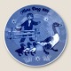 Norwegen, 
Porsgrund, 
Muttertag, 
1971, Junge mit 
Ente, 13 cm 
Durchmesser, 
Design Gunnar 
Bratlie ...
