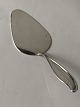 Columbine 
Serving spade 
Silver stain
Length 17.9 cm
Produced at 
Copenhagen's 
Ske-Fabrik
Nice ...