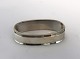 Georg Jensen. 
Sterling (925). 
Pyramide. 
Serviettenband. 
Modell 22A. 
Produziert 
1933-1945