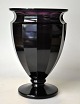 Vase, violett, 
Kristall, Art 
Deco, Moser, 
Karlsbad, 
Tschechien, ca. 
1920 - 1930. 
H.: 21 ...