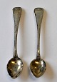 Zwei silberne 
Salzlöffel, 
1910, Dänemark. 
Gestempelt. L.: 
8 cm.
