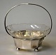 Korb aus 
Sterlingsilber 
mit 
Glaseinsatz, 
20. 
Jahrhundert.