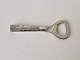 Champagne 
capsule opener 
in silver and 
steel 
Stamp: 830 
Length 11 cm. 
Design: 
Quistgaard ...