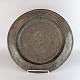 Antik bordfad i 
tin fra år 1776 
med indgraveret 
monogrammer 
JSSG, KJ, 1776, 
LBWSO
Producent ...