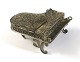 Kleiner 
Miniaturflügel 
aus filigranem 
Silber (800). 
Länge 6,6 cm. 
Höhe 3,3 cm