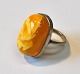 Bernsteinring – 
Sterlingsilber 
mit milchigem 
Bernstein. 20. 
Jahrhundert 
Ungestempelt. 
Größe: 59.
 