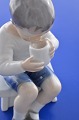Royal 
Copenhagen 
Porzellanfigur, 
junge trink aus 
Tasse, Victor 
nr. 1713. Höhe 
13 cm. 
Tadelloser ...