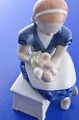 Royal 
Copenhagen 
Porzellan Figur 
Ida mit Tulpen 
nr. 473. Höhe 
15 cm. 
Tadelloser 
Zustand, 1. ...