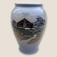 Royal 
Copenhagen, 
Vase mit 
norwegischem 
Blockhaus Nr. 
3644, 15 cm 
hoch, 10 cm 
Durchmesser, 2. 
...