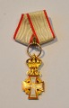 Miniatur-
Ritterkreuz 1. 
Grades in Gold, 
1912 - 1947, 
D&auml;nemark. 
Mit Band. 
H&ouml;he: 5 
...