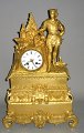 Französisches 
Kaminuhr 
aus vergoldete 
Bronze, dekoriert 
mit Pfauen, 
Blumen und 
Rokoko ...