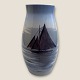 Bing & 
Gröndahl, Vase, 
Segelschiff Nr. 
839-5247, 23 cm 
hoch, 10 cm 
Durchmesser 
*Guter Zustand*