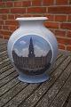 Royal 
Copenhagen 
dänisch 
Porzellan.
Große ovale 
Vase Nr. 3355 
aus 1. Wahl, 
und in 
tadellosem ...