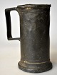 Messbecher aus 
Zinn, 
Kopenhagen, 
1858. 
Gestempelt: 
Chr.5, 1858 und 
1902. H: 11,5 
cm.
