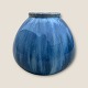 Villeroy & 
Boch, Modell 
321, Retrovase, 
blau glasiert, 
14 cm 
Durchmesser, 13 
cm hoch, 
gestempelt ...