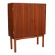 Dänischer 
Tischlermeisterschrank 
aus Teak
Dänemark um 
1950
H: 149cm. B: 
120cm. T: 44cm