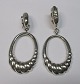 Paar Ohrclips 
in Silber, 20. 
Jahrhundert 
Länge:.. 6,8 
cm. Gestempelt: 
960/1000.