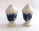 Königliches 
Kopenhagen. 
Blaue Blume. 
Salz und 
Pfeffer. Modell 
1876 & 1706. 
Höhe 8 cm. (1 
Wahl)