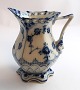 Royal 
Copenhagen. 
Musselmalet, 
Vollspitze. 
Sahnekännchen. 
Modell 1032. (1 
Wahl). Höhe 10 
cm.