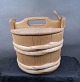 Runde Tejne 
(Lunch-box) aus 
Hólz, 
vermutlich aus 
Schweden. 
in sehr gutem 
Zustand.
H 17,5cm - ...