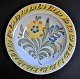 Kelinghusen 
tiefer 
Fayence-Teller, 
19. 
Jahrhundert. 
Polychrom 
dekoriert mit 
Blumenstrauß. 
...