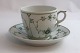 Königliches 
Kopenhagen. 
Grün. 
Musselmalet 
Gerippt. 
Kaffeetasse. 
Modell 72+73 (3 
Wahl)