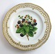 Königliches 
Kopenhagen. 
Obstteller mit 
durchbrochener 
kante. 
Brombeeren. 
Durchmesser 23 
cm. ...