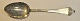 Silberner 
Erdbeerlöffel, 
1910, Dänemark. 
Gestempelt. Mit 
Gravuren. L.: 
26 cm.