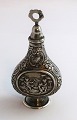 Silberflasche 
(830). Höhe 9 
cm.