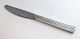 Georg Jensen. 
Bernadotte. 
Sterling (925). 
Menüemesser. 
Länge 21,6 cm.