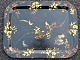 Metalltablett 
mit Vögeln und 
Blumen, 
Deutschland, 
19. 
Jahrhundert. 
Bemalt mit 
Vögeln und 
Blumen ...