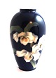 Königliches 
Kopenhagen. 
Vase mit 
Blumenmotiv. 
Modell 
1886-47C. Höhe 
18,5 cm. (1 
Wahl)